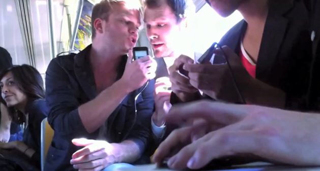 Kapela zagrała swój kawałek na 4 iPhone'ach w metrze!