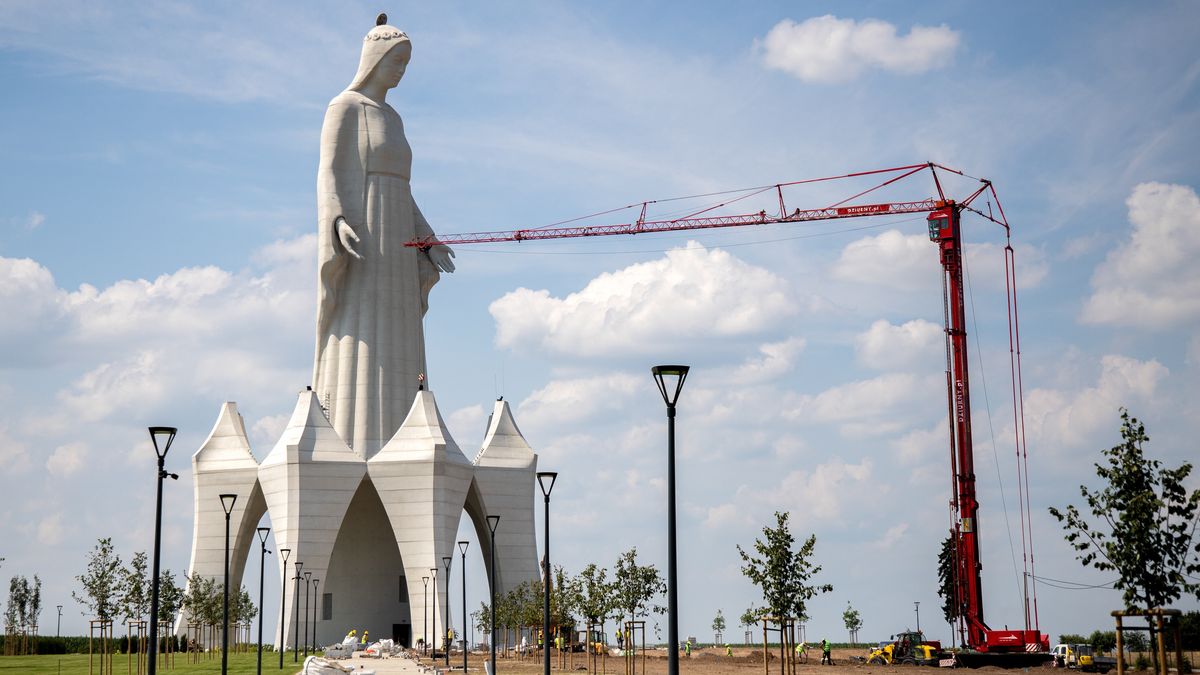 budowa pomnika Matki Boskiej
Agnieszka Bielecka
Boża, figura, konotopie, Maryja, Matka Boska, pomnik, religijna