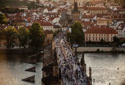 Czesi świętują koniec epidemii. W Pradze odbyła się wielka feta