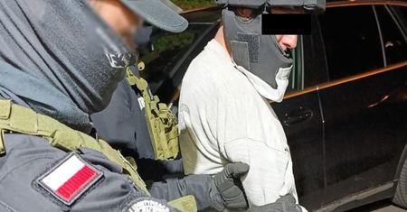 Ojciec modlił się, kiedy podszedł syn z siekierą. Wstrząsające szczegóły zbrodni