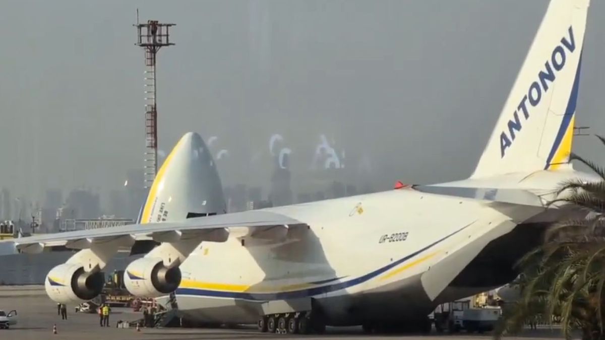 An-124 na lotnisku w Izraelu