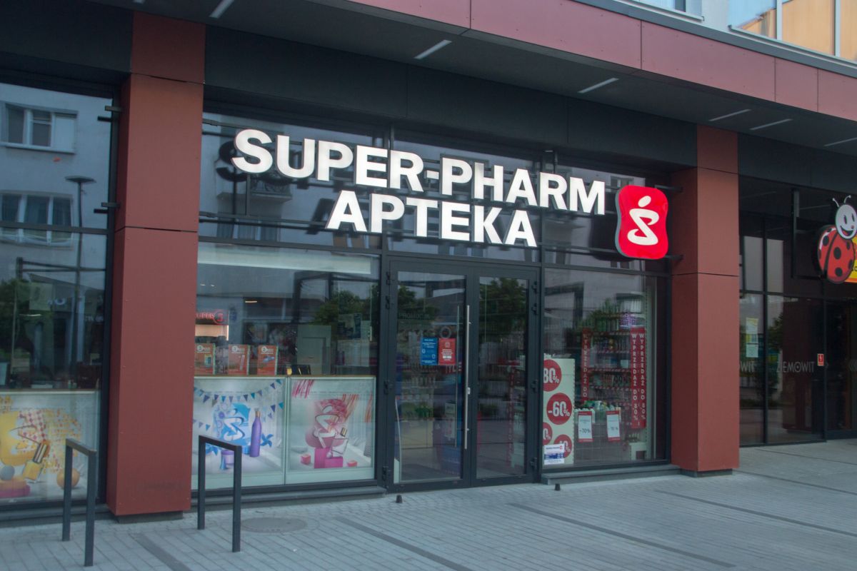 40 proc. taniej. Kosmetyki do makijażu w dobrych cenach w SuperPharm