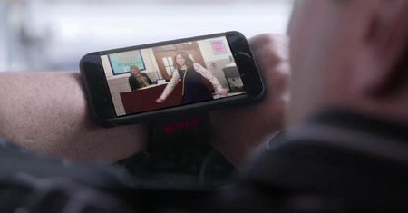 Co powiecie na inteligentny zegarek z ekranem 4K? Oto pomysł Netfliksa