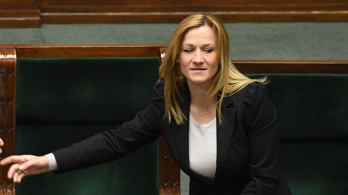 Iwona Guzowska podczas posiedzenia sejmu.
