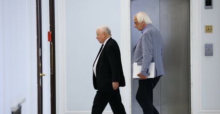 Rząd obiecał Polakom kolejne dopłaty. Terlecki: wątpię by Sejm zajął się nim przed wakacyjną przerwą