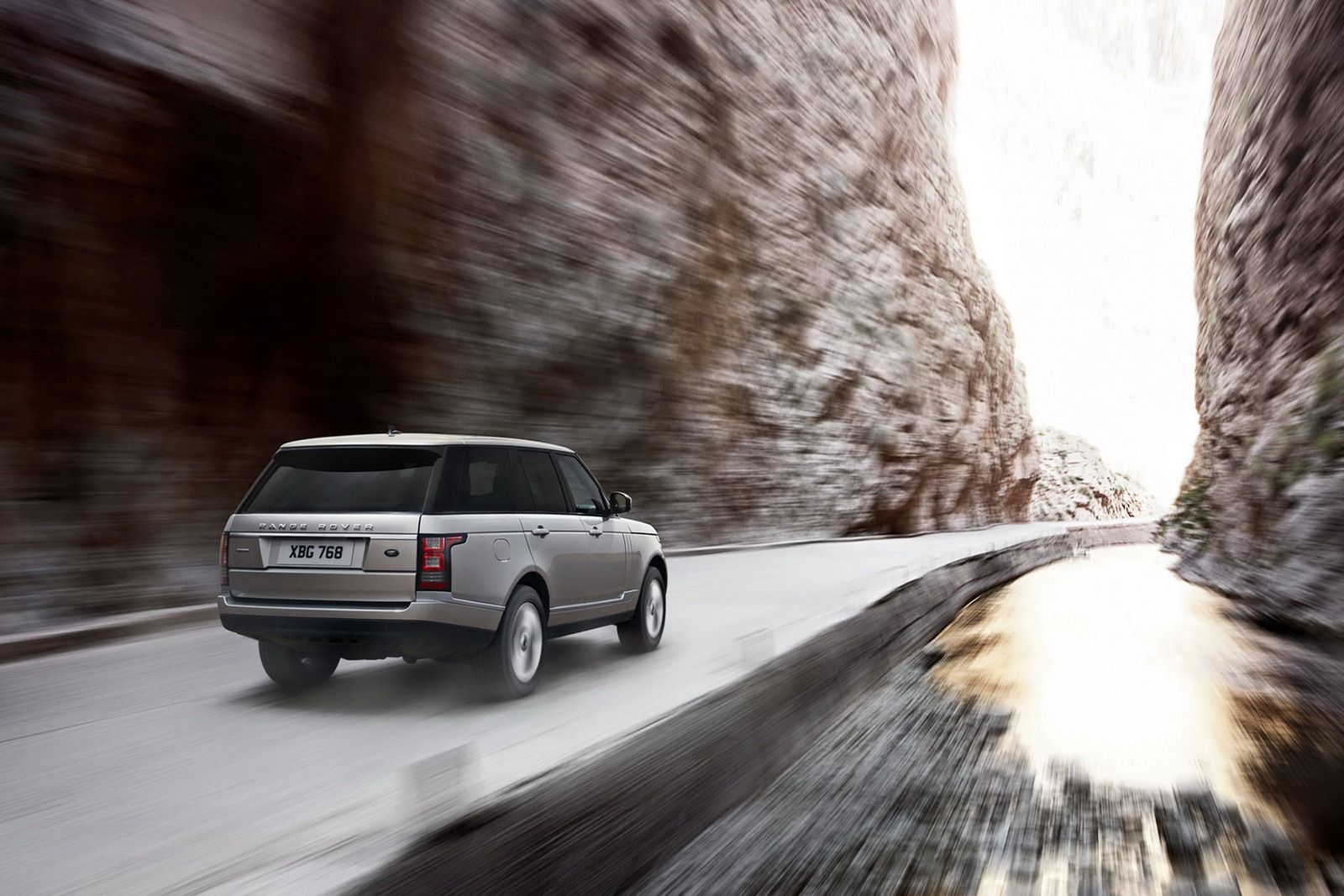 Nowy Ranger Rover (2013) w obszernej galerii 70
