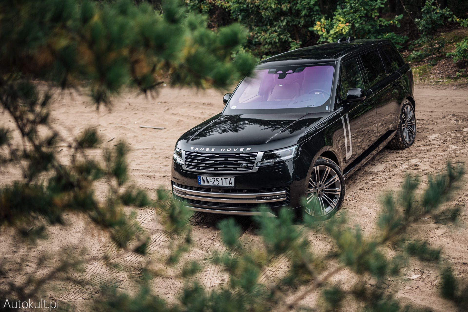 Range Rover (2022) vs Bentley Bentayga S (2022) vs Mercedes-Maybach GLS 600 (2022)