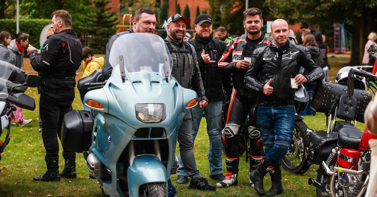 Owińska: Wyjątkowy Dzień Chłopaka. Pojechali na motocyklach do szkoły dla niewidomych dzieci