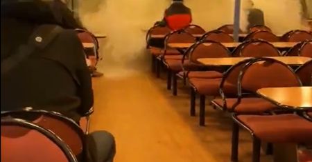 Dramatyczne nagranie z niemieckiego promu. Fala przebiła szyby, a na pokład wdarła się woda