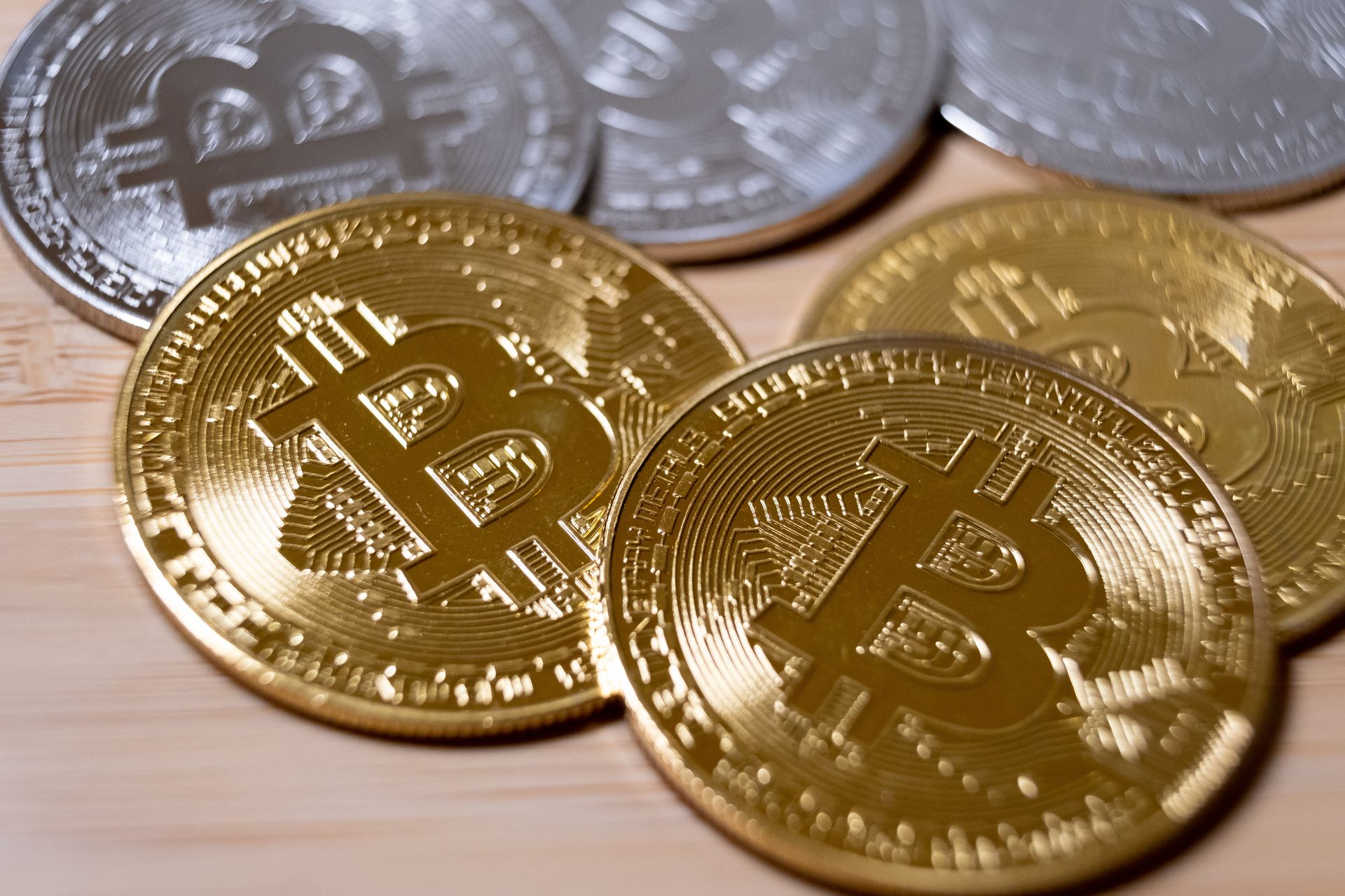 Potężny zjazd kryptowalut. Bitcoin wymazuje tegoroczne zyski