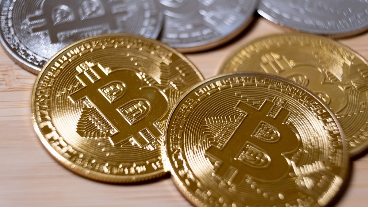 Kryptowalutowy zjazd. Bitcoin wymazuje tegoroczne zyski