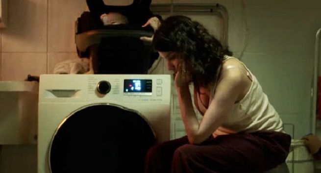 Dove w nowej reklamie porusza problem depresji poporodowej