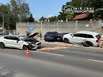 Pijany kierowca wjechał w 4 auta przed kościołem na Białołęce