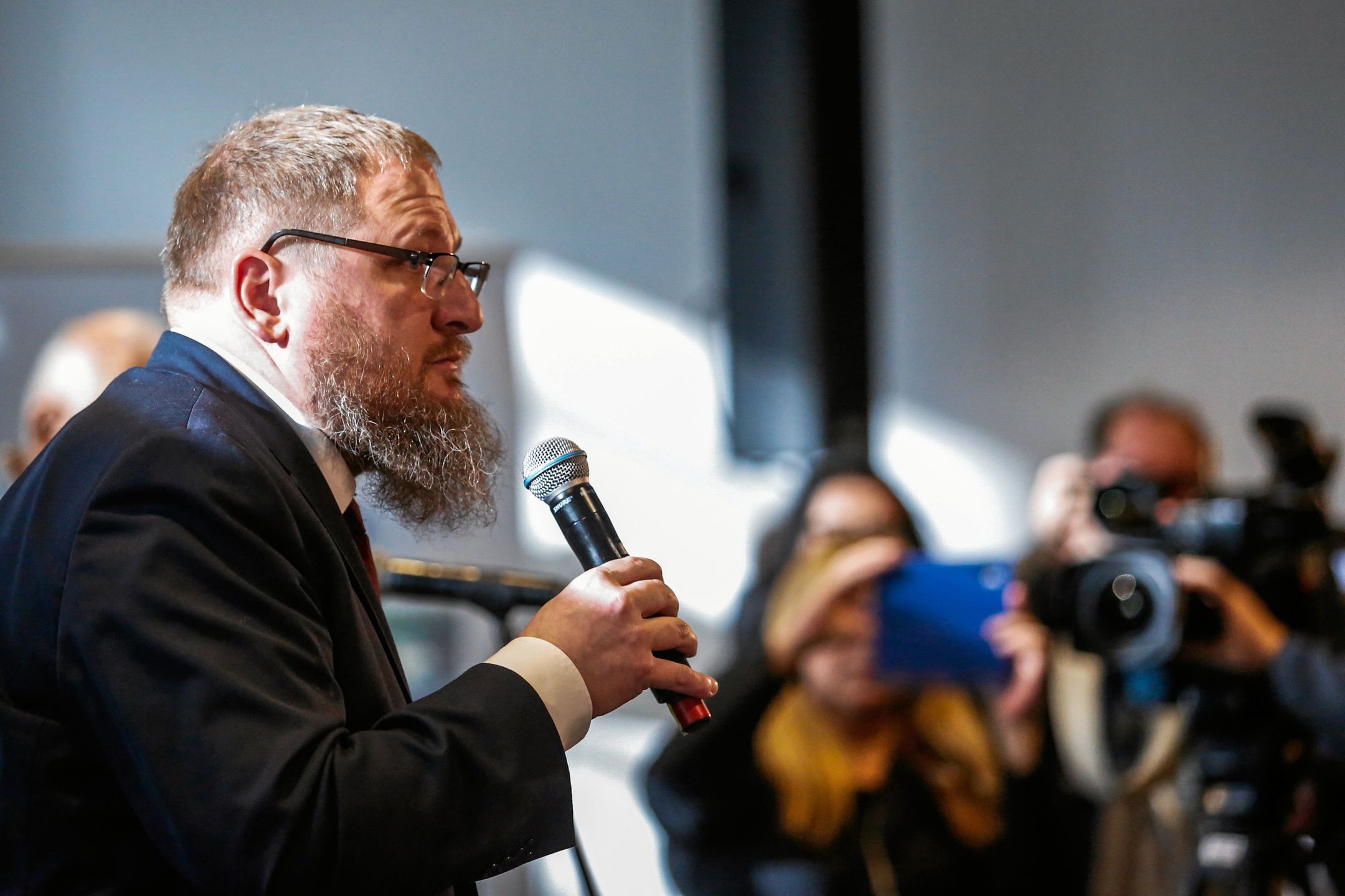 Piotr Cywiński: Nie wiem, czy człowiek lubi zabijać. Ale zabija