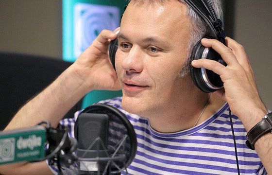 Robert Mazurek poprowadzi audycję "Mazurek słucha" w radiowej Dwójce