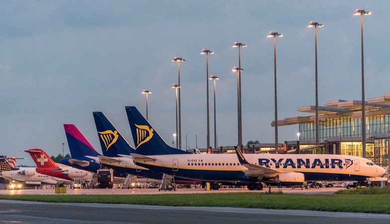 lotnisko port lotniczy wrocław samolot ryanair