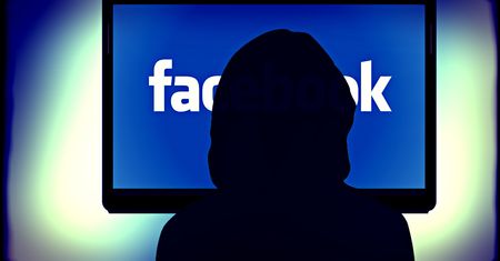Facebook zatrudni 3000 nowych osób do walki z hejtem i przemocą