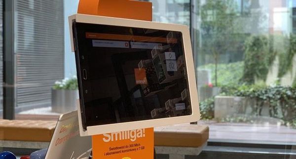 Orange rozszerza program elektronicznej obsługi klientów. Zawieranie umów na tablecie w 600 salonach operatora