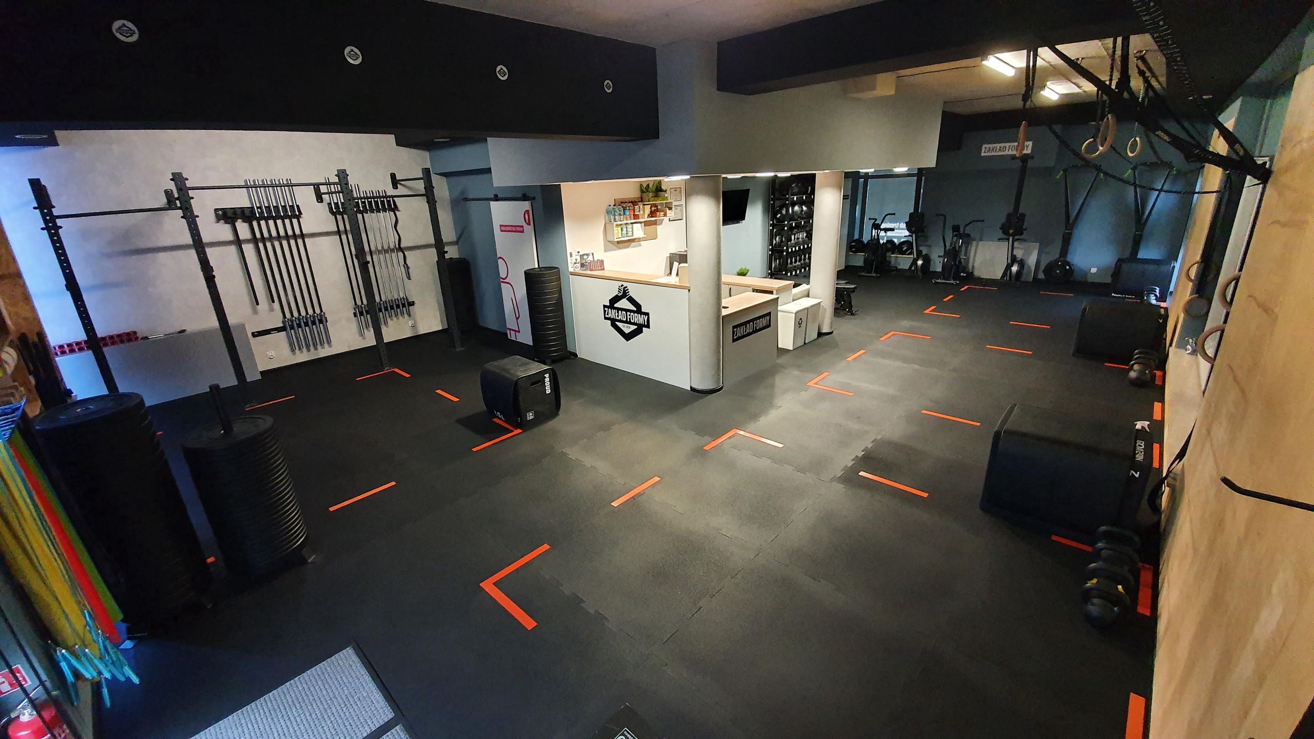 Cztery osoby w cały klubie. Zakaz wychodzenia poza wyznaczone strefy. Tak Zakład Formy działał w pandemii