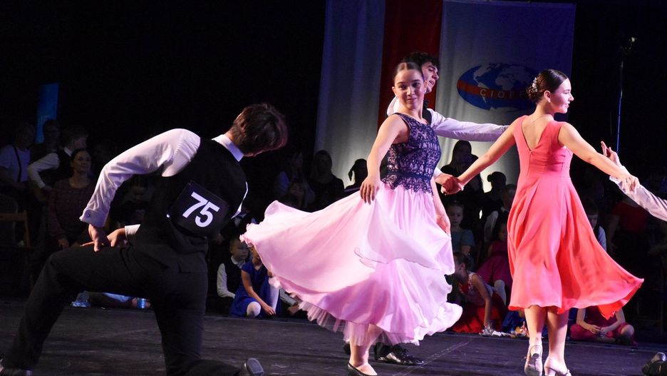 Tańce polskie w Malborku. Drugi dzień na &#34;Muszli Bałtyku&#34;