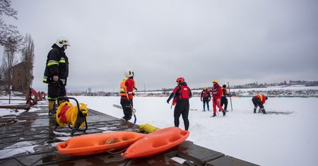 Płock. Wisła stabilizuje się i powoli opada. Pracowały lodołamacze