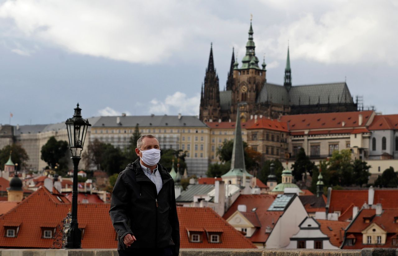 Koronawirus. W Czechach wracają restrykcje. Premier przeprasza