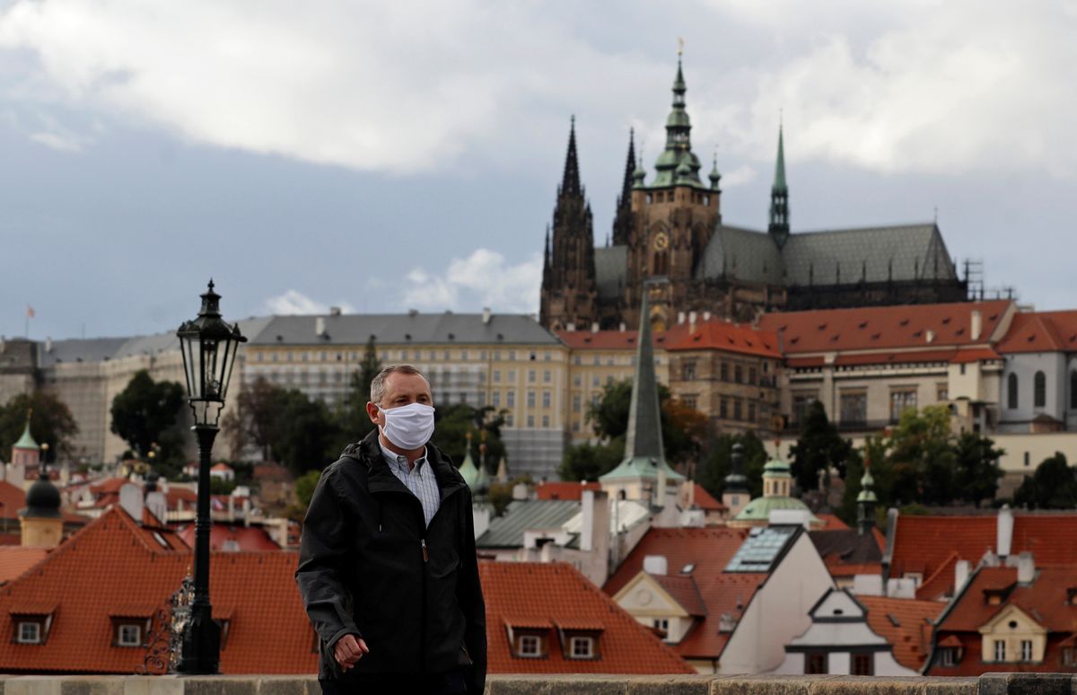 Koronawirus. W Czechach wracają restrykcje. Premier przeprasza