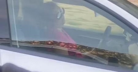 Kobieta w tesli nagrana. Przerażające wideo z USA