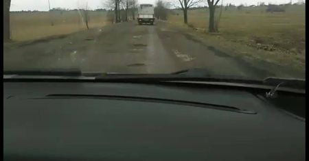 Alarm24: Tak wygląda droga wojewódzka Piaski – Chmiel (wideo)