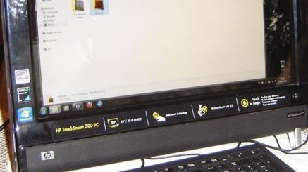 HP TouchSmart300 w rękach dorosłych 1