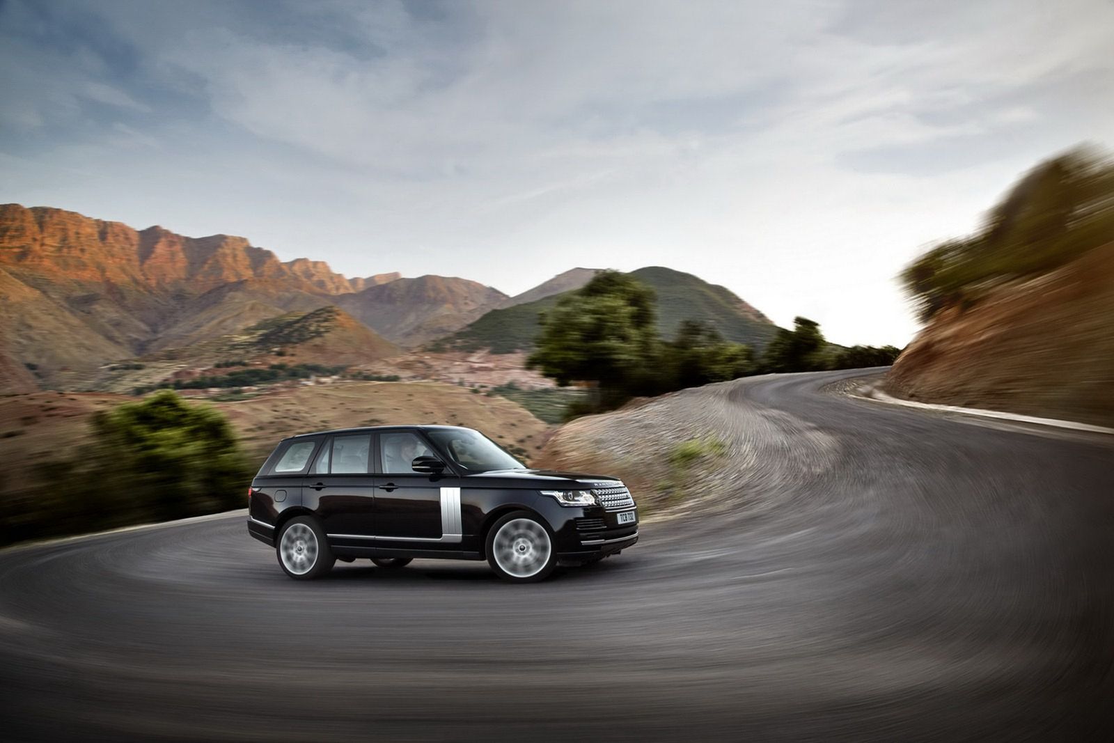 Nowy Ranger Rover (2013) w obszernej galerii 78