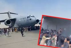 Kabul. Amerykański samolot "oblepiony" ludźmi. Wstrząsające sceny na lotnisku
