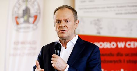 "Babciowe" od KO. Donald Tusk zapowiada nowe świadczenie socjalne. Otrzymają je młode matki
