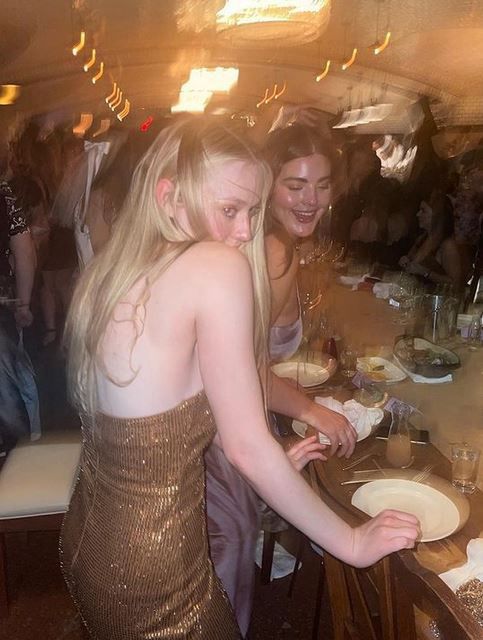 Elle Fanning balowała na urodzinach siostry