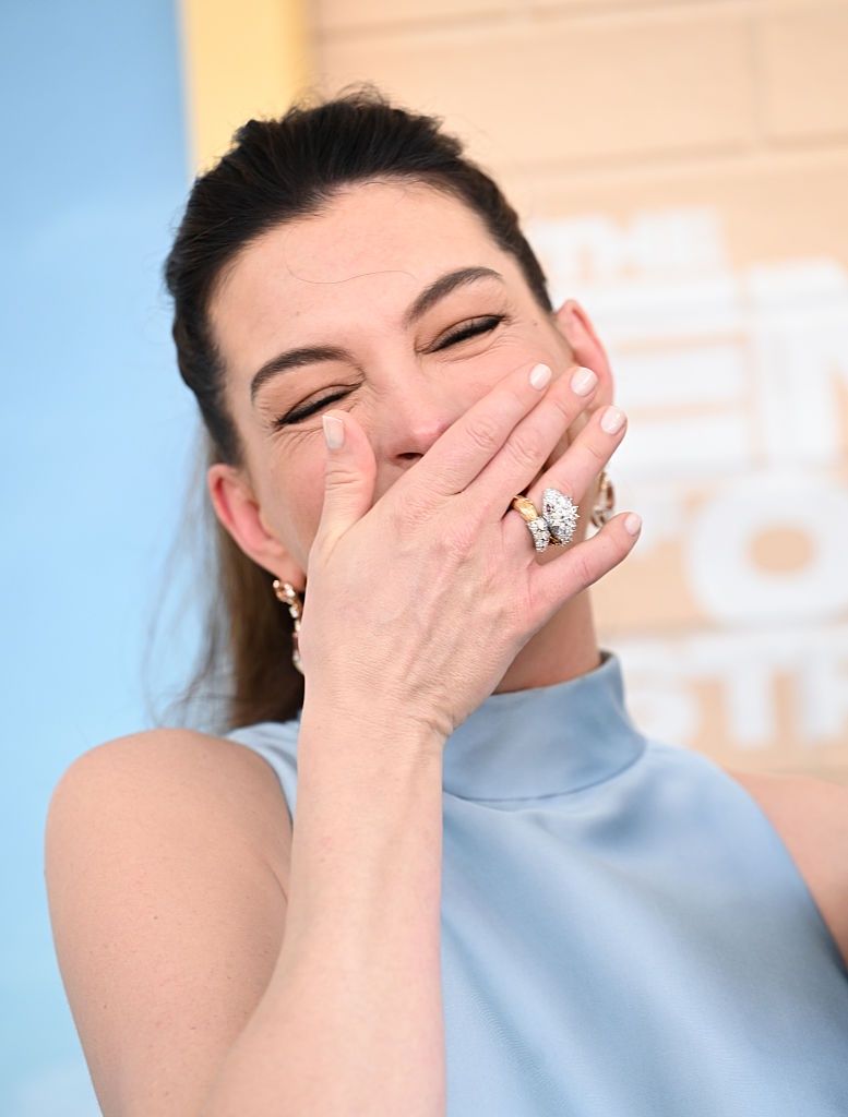 Anne Hathaway chwali się ciążowymi kształtami 