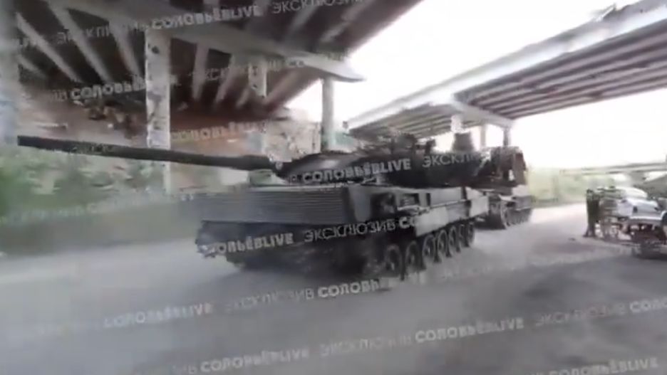 Przejęty przez Rosjan czołg Leopard 2A6. 