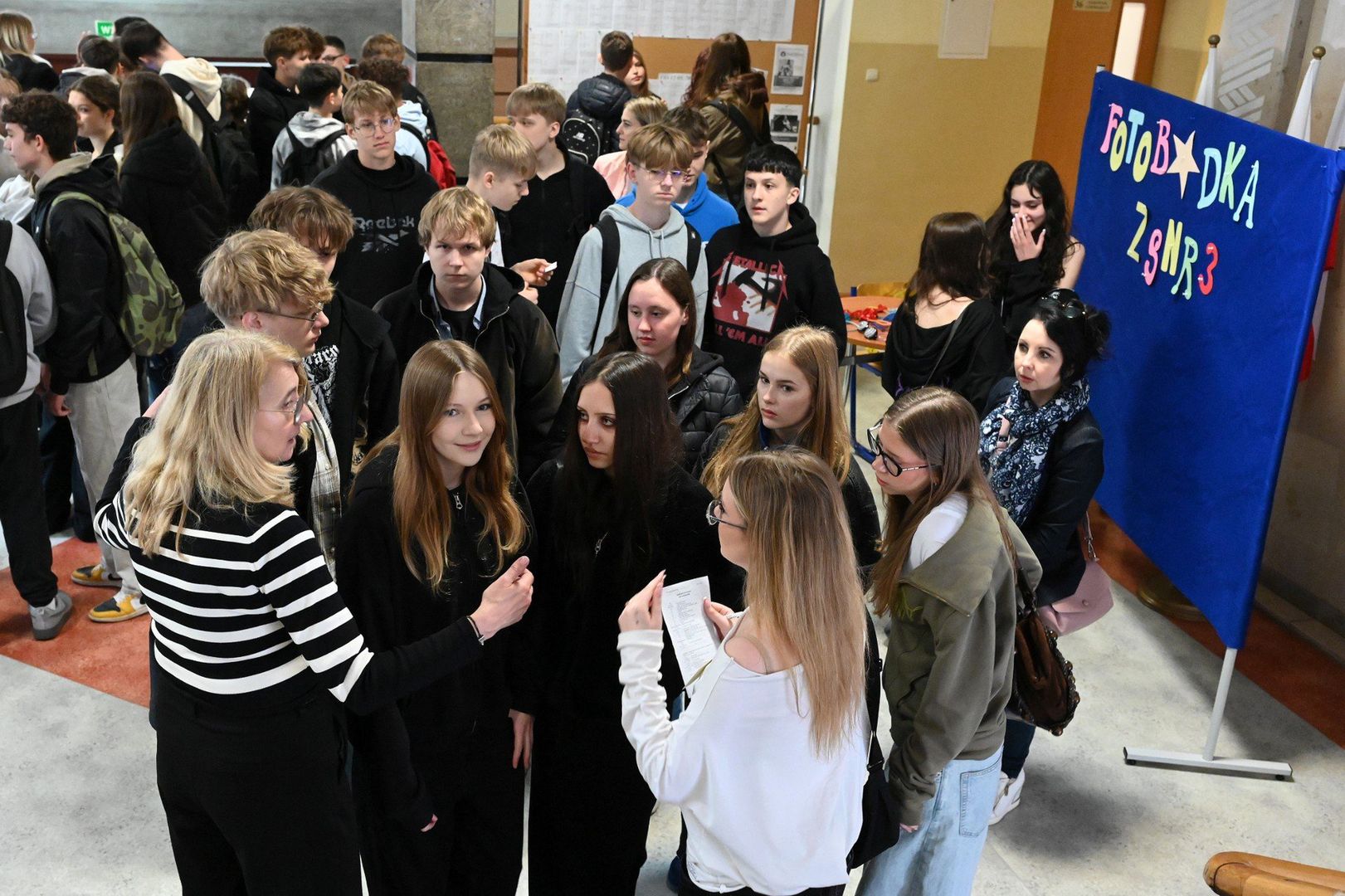W piątek, 23 maja, Zespół Szkół numer 3 w Kielcach, w skład którego wchodzą VII Liceum Ogólnokształcące imienia Józefa Piłsudskiego oraz Technikum numer 8 imienia Marii Curie - Skłodowskiej, tętnił życiem. Wszystko za sprawą Dnia Otwartego, który przyciągnął prawdziwe tłumy ósmoklasistów
