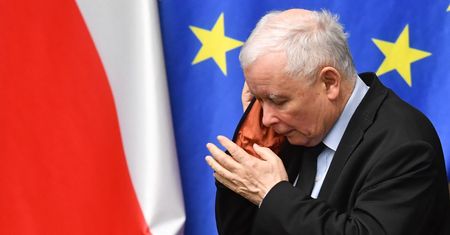Kaczyński buduje większość transakcyjną. Planeta, księżyc i rój satelitów