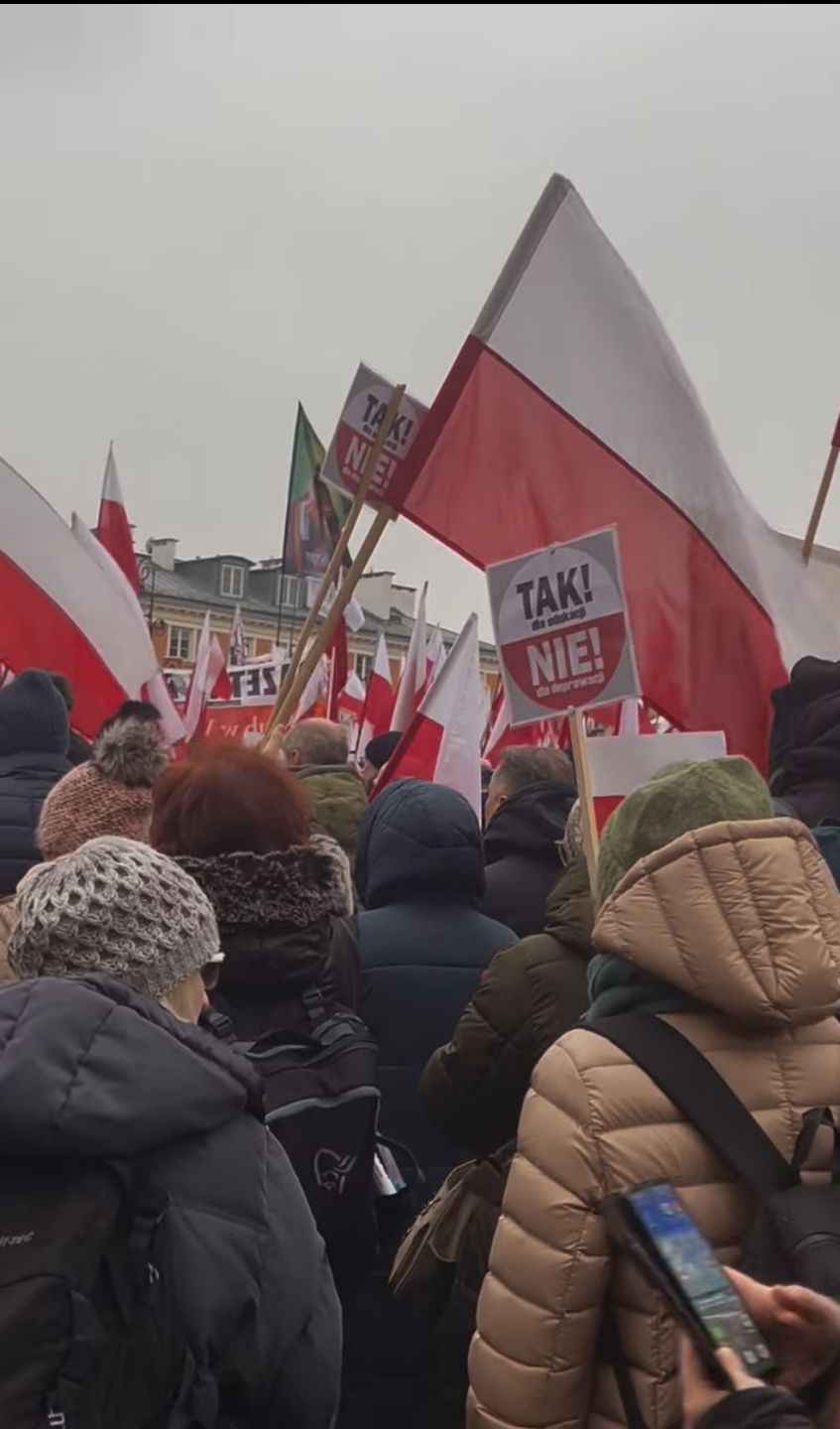 Antoni Królikowski z rodziną na proteście