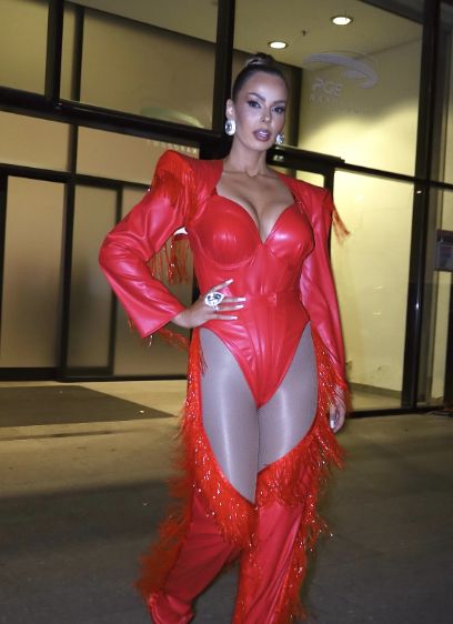 Paula Karpowicz w odważnej czerwonej stylizacji