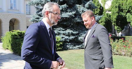 Dodatki covidowe, czyli górka pieniędzy, na którą nikt nie patrzył