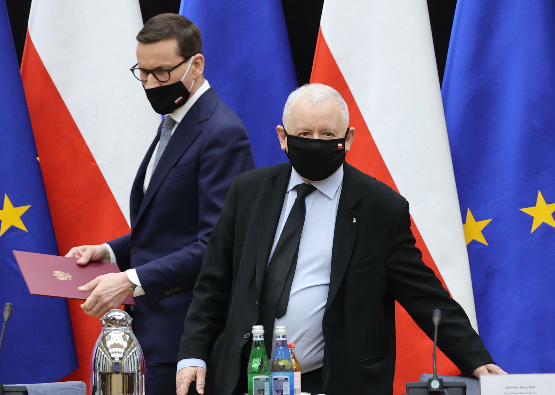 Spotkanie premiera z opozycj? w sprawie walki z pandemi?Fot. Piotr Molecki/East News, Warszawa, 25.01.2022. Premier Mateusz Morawiecki zaprosil szefow klubow i kol parlamentarnych oraz szefow najwiekszych partii na spotkanie w sprawie wdrazania dalszych rozwiazan prawnych i systemowych w celu walki z pandemia.
N/z: Mateusz Morawiecki, Jaroslaw KaczynskiPiotr Molecki