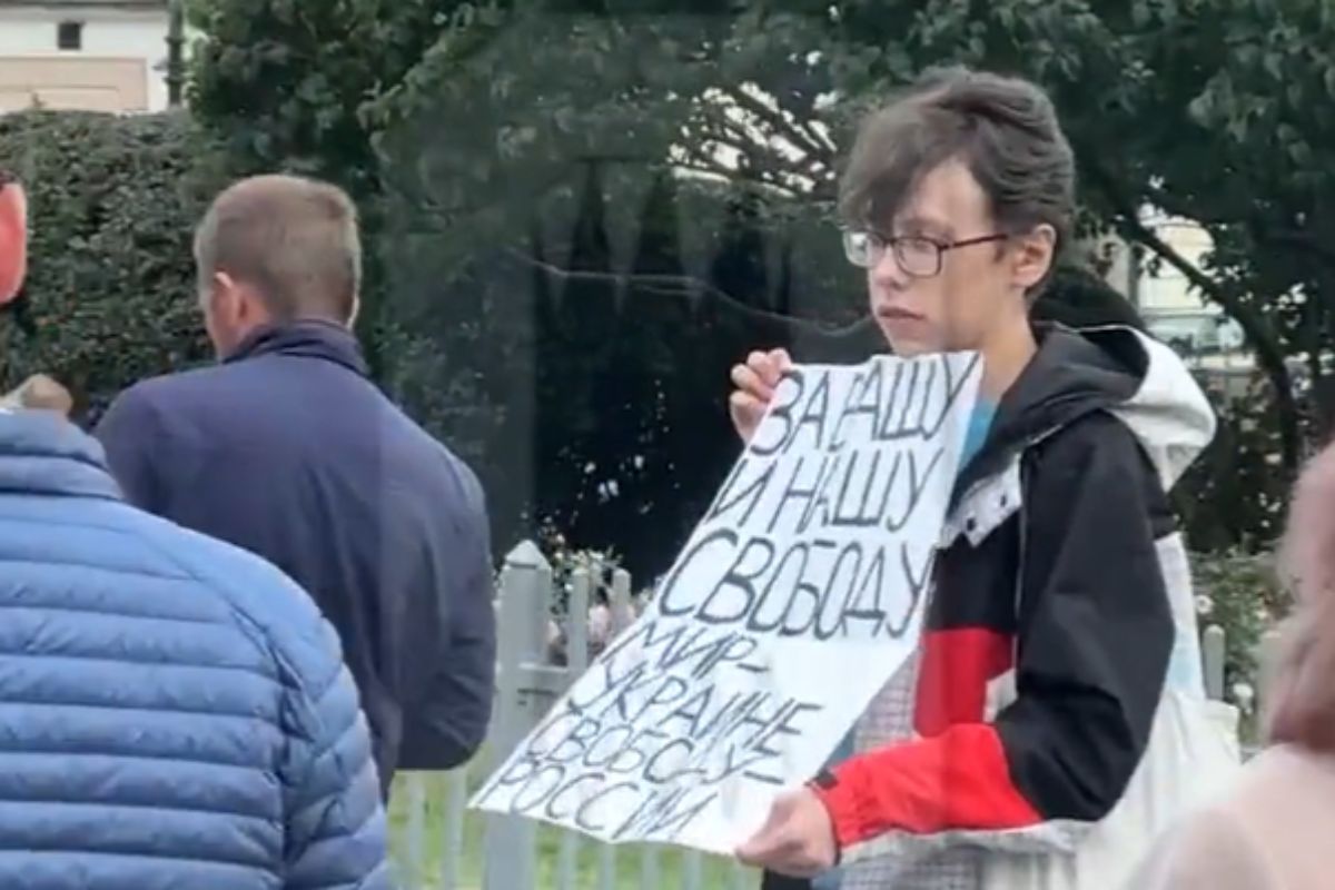 Nagranie z Rosji trafiło do sieci. Heroiczny czyn chłopaka w Petersburgu