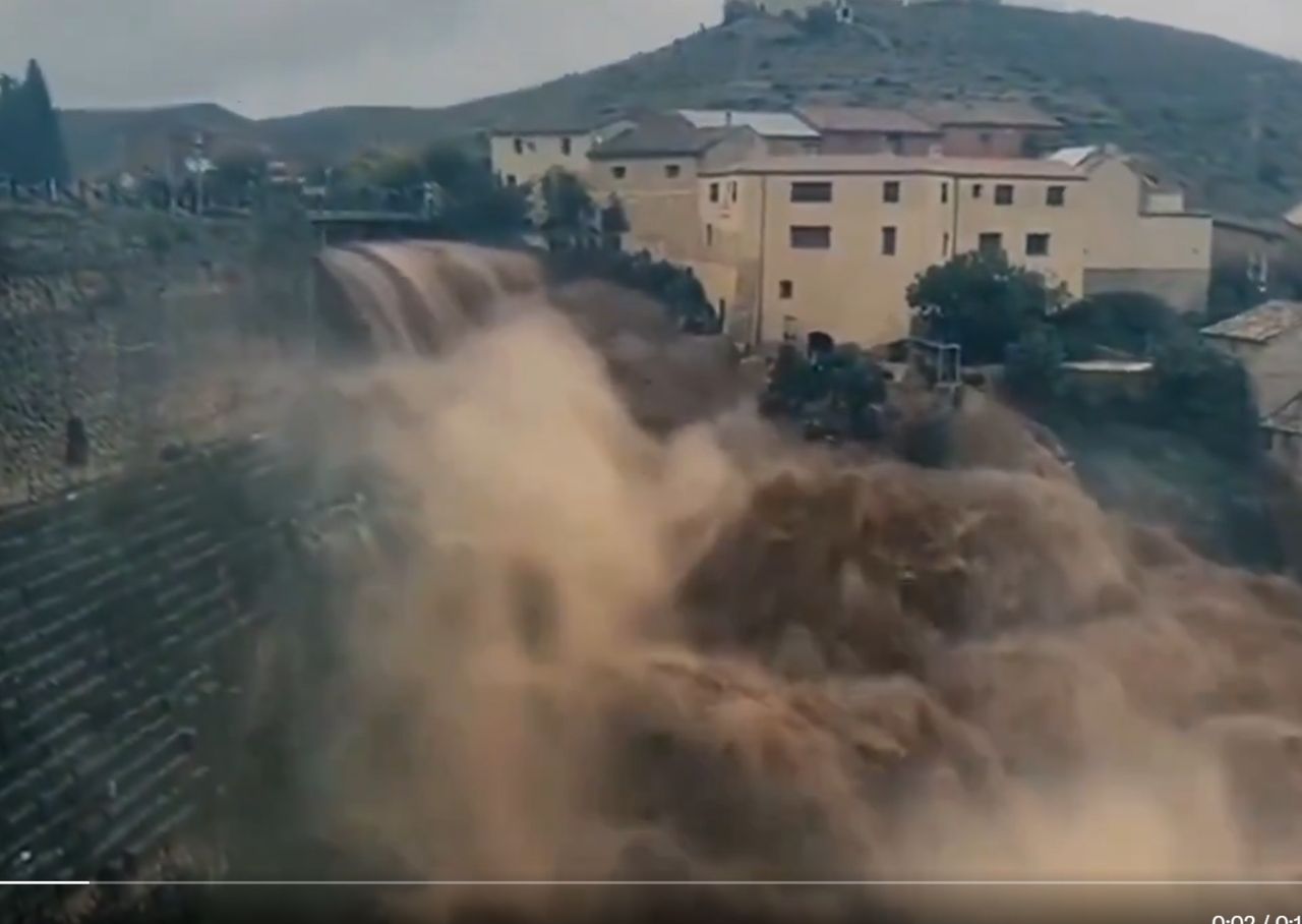 Spanish floods wreak havoc as tourists face challenges