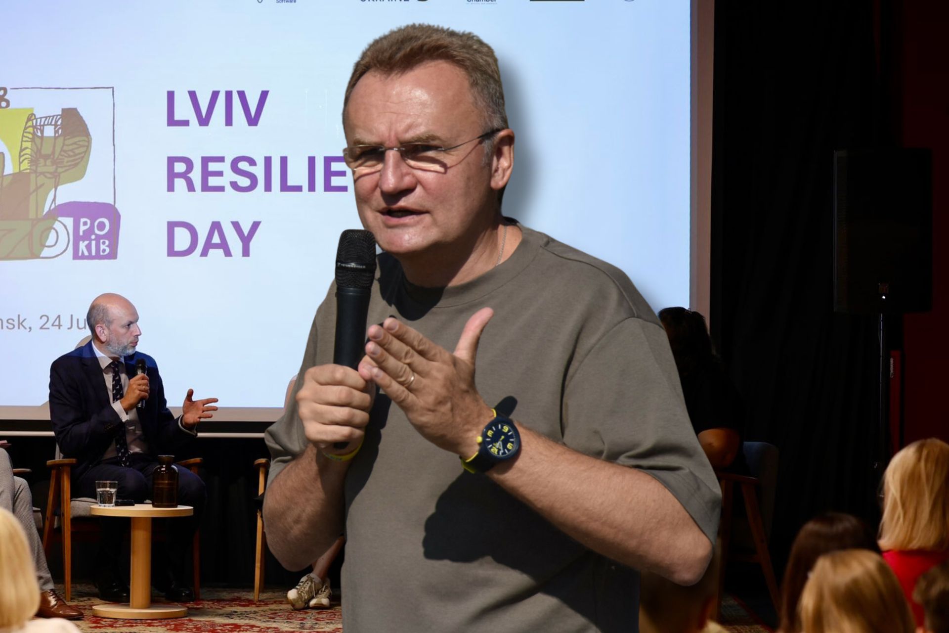 Mer Lwowa w Gdańsku: Kontrowersyjne umowy bez zaproszenia