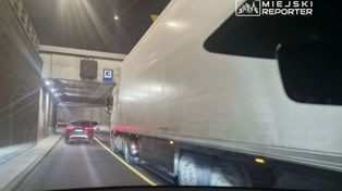 Warszawa: Ciężarówką chciał wjechać do tunelu w Al. Jerozolimskich