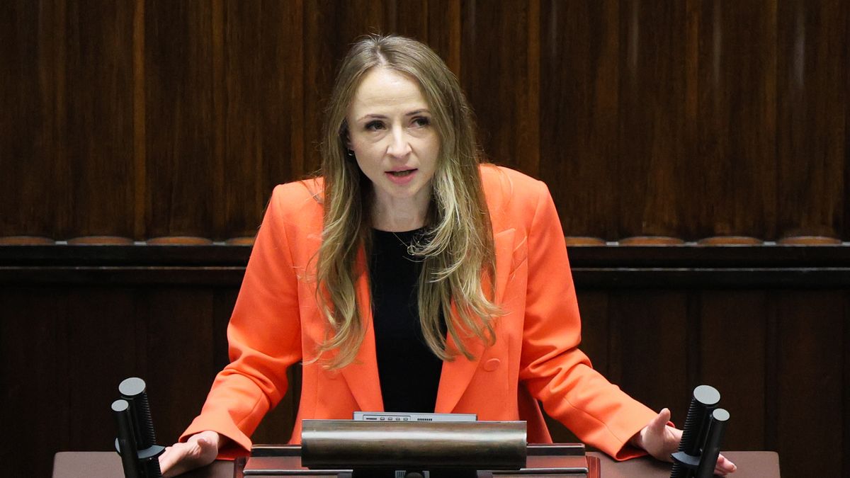 Agnieszka Dziemianowicz-B�k
Warszawa, 07.02.2024. Minister rodziny i polityki spo�ecznej Agnieszka Dziemianowicz-B�k na sali obrad Sejmu w Warszawie, 7 bm. Pos�owie zajmuj� si� m.in. obywatelskim projektem ustawy o zmianie ustawy o emeryturach i rentach z Funduszu Ubezpiecze� Spo�ecznych oraz niekt�rych innych ustaw w celu wprowadzenia renty wdowiej. (jm) PAP/Pawe� Supernak
Pawe� Supernak
10 10., Agnieszka Dziemianowicz B�k, polityk, polityka, posiedzenie, sala obrad, sala plenarna, sejm, sejmu, X kadencja, X kadencji