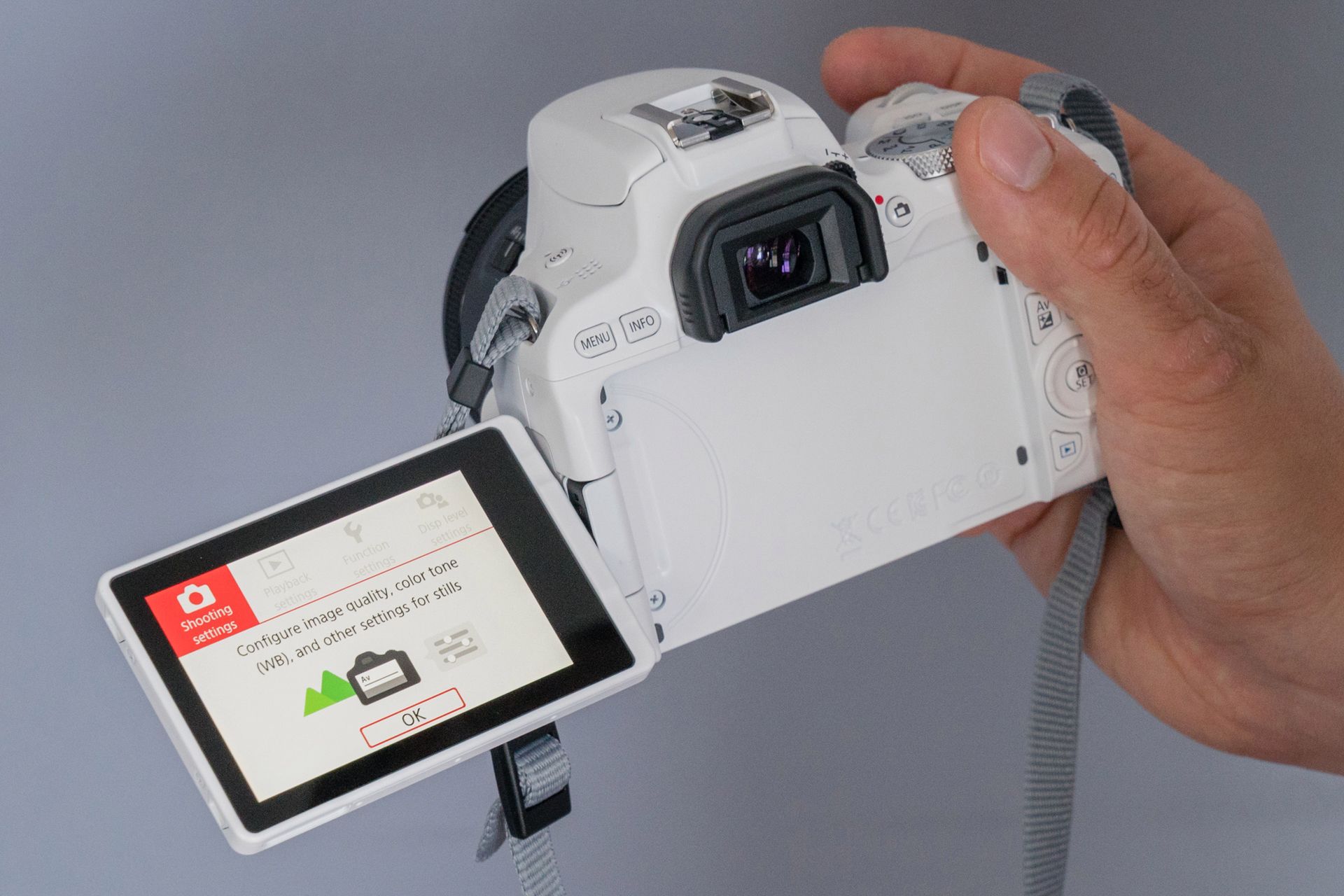 Canon EOS 200D - najlżejsza lustrzanka z odchylanym ekranem w naszych rękach 7
