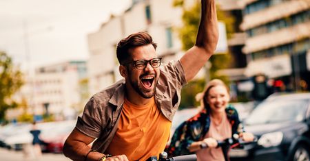 Piłkarskie emocje i miejska mobilność. Weź udział w Ausom Soccer Game Ride Challenge i wygraj atrakcyjne nagrody