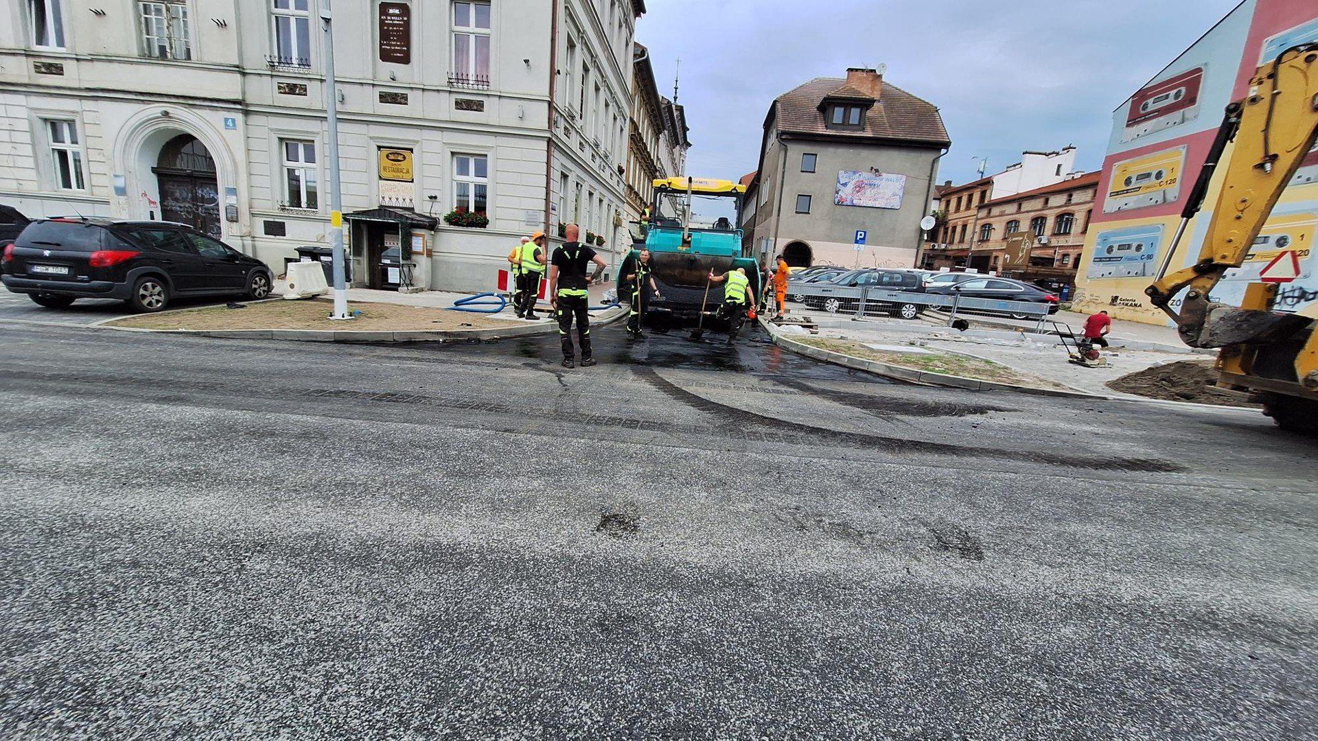 Ulica Spichrzowa była przebudowywana od końca maja 2024. Roboty trwają 14 miesięcy.